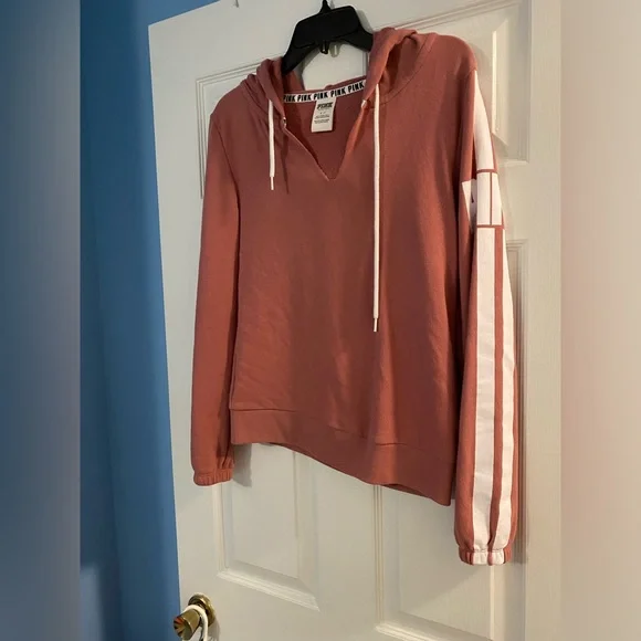 2 VICTORIA SECRET PINK HOODIES!🤩 - Picture 12 of 17